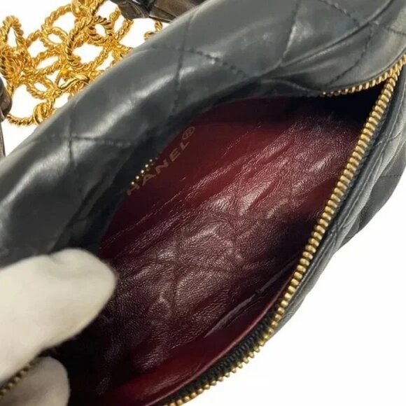 Authentic RARE CHANEL 1991 runway black chain medallion bum bag waist bag - Picture 12 of 13